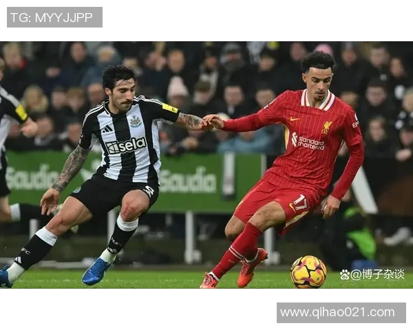 琼斯与科米尔再度对决谁能在这场巅峰之战中笑到最后